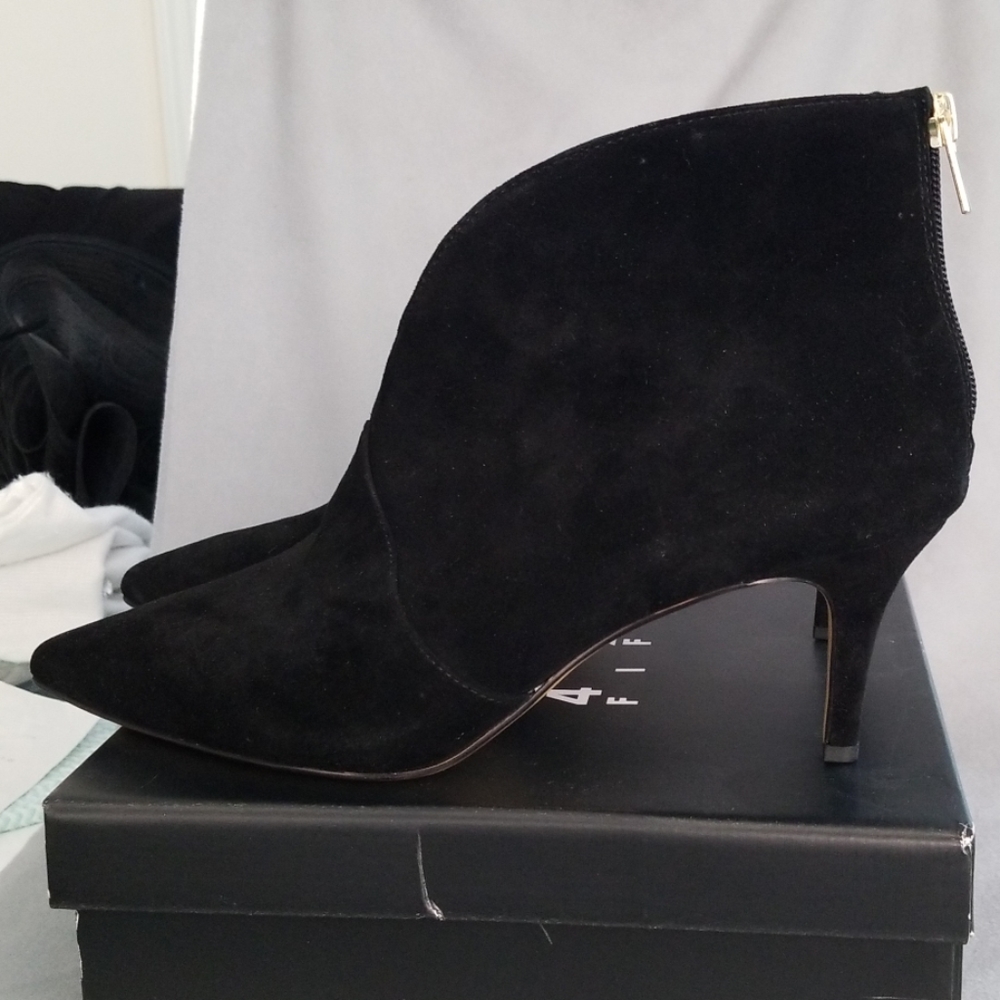 Black suede Derren size 9.5